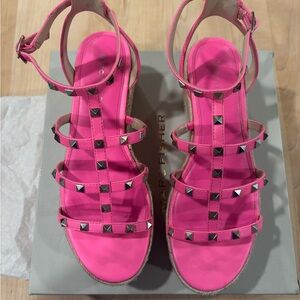 Marc Fisher Jansen Sandal in Medium Pink